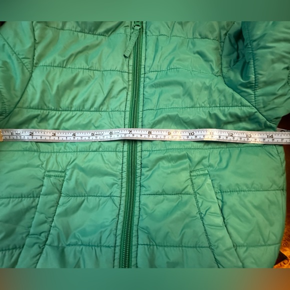 United Colors of Benetton kids XS lightweight puffer jacket. Benetton iconic. - Picture 10 of 11